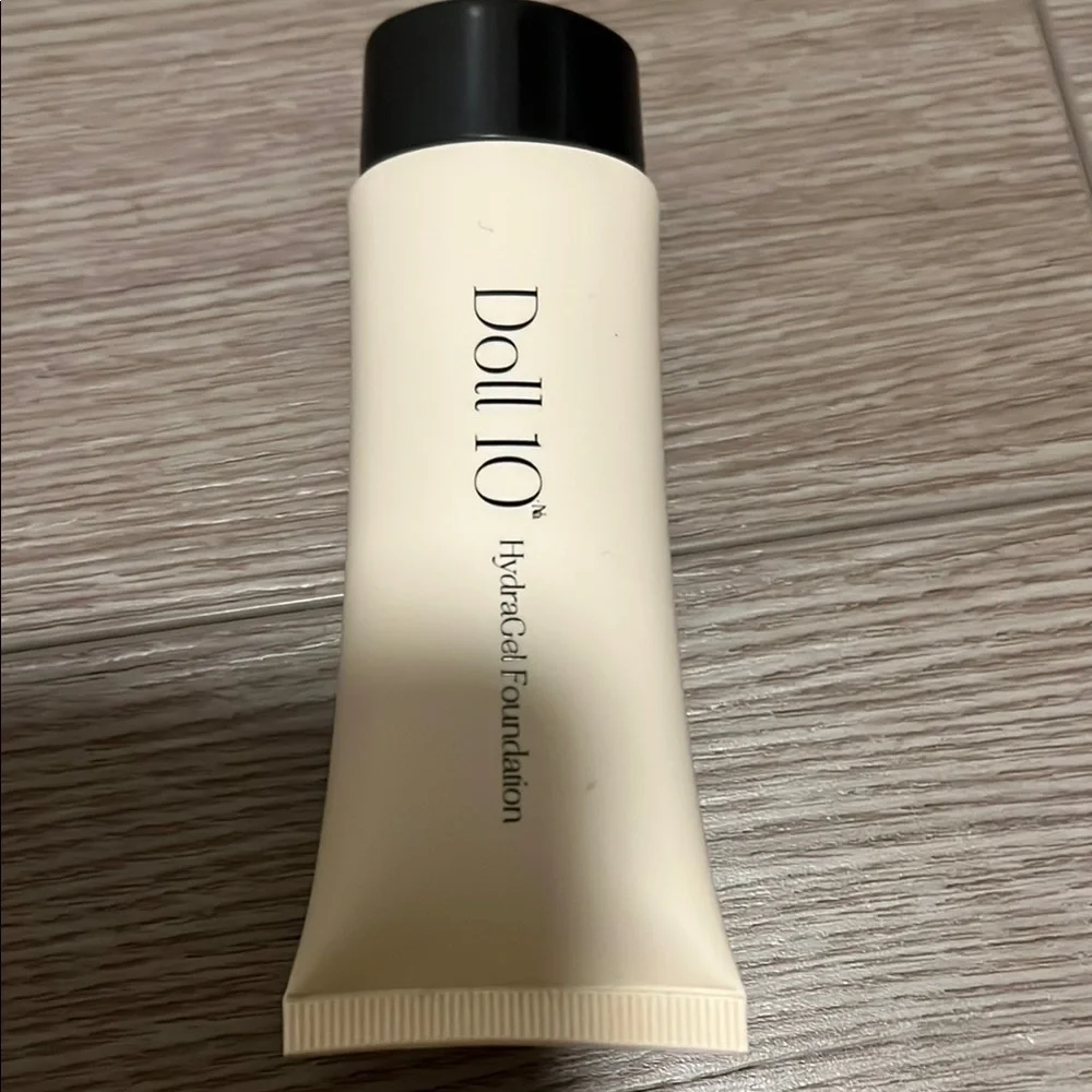 Doll 10 HydraLux Foundation Duo